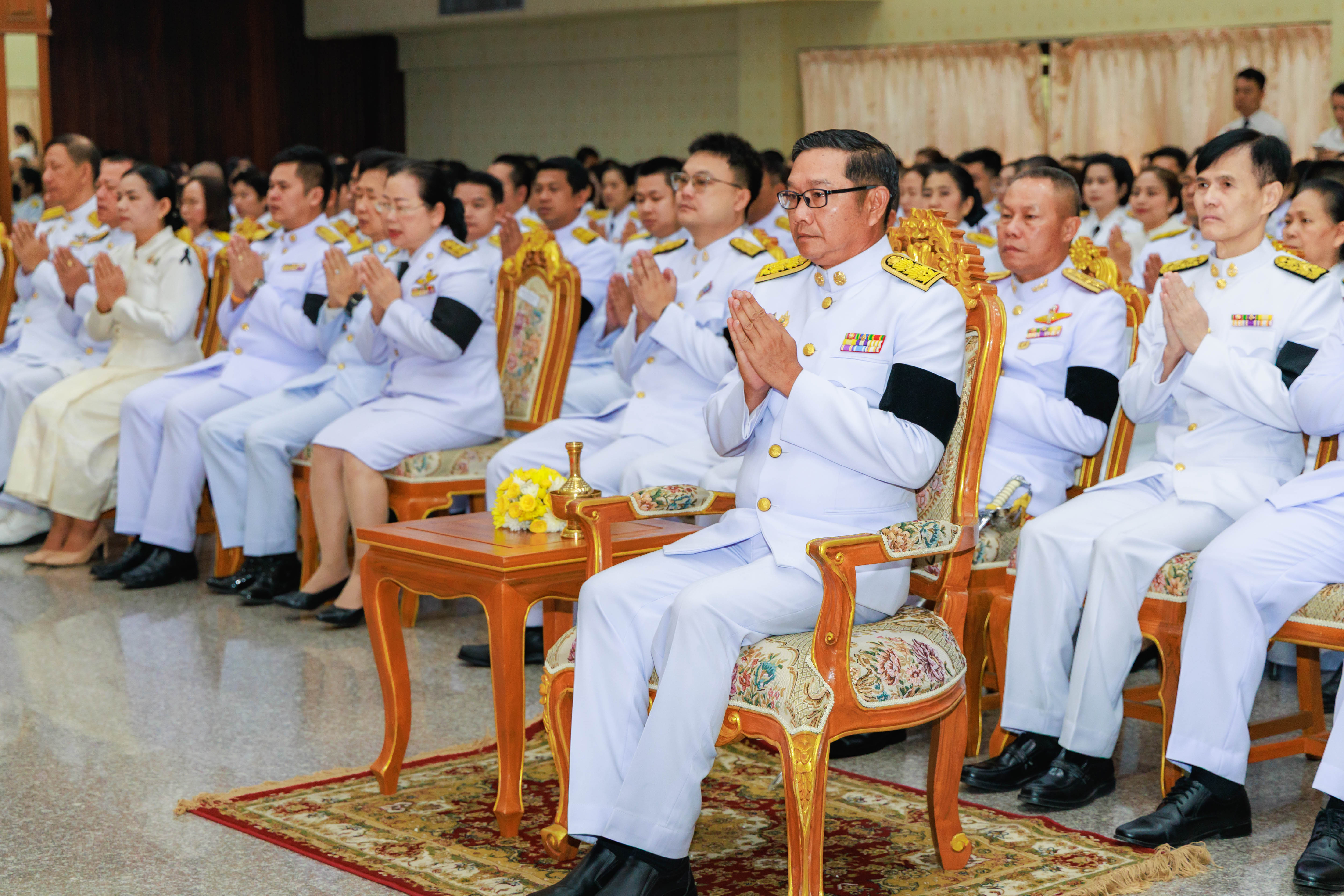 title - ปฏิรูปที่ดินจังหวัดเพชรบุรี มอบหมายให้ เจ้าหน้าที่ ส.ป.ก.เพชรบุรี ร่วมพิธีเจริญพระพุทธมนต์ พิธีทำบุญตักบาตร พิธีวางพานพุ่มดอกไม้และถวายราชสดุดี